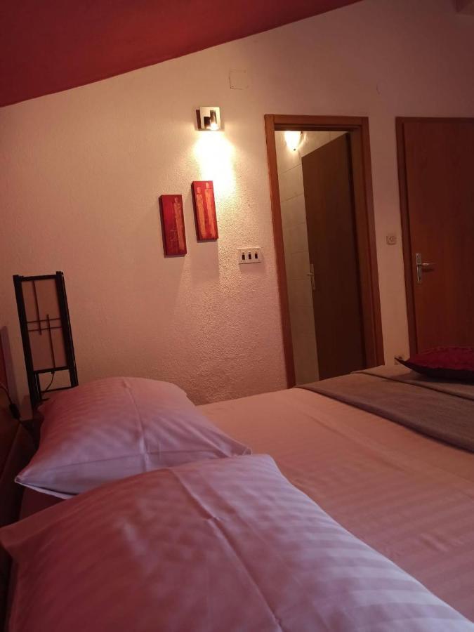 Guest House Mijo Sokol Brela Ngoại thất bức ảnh